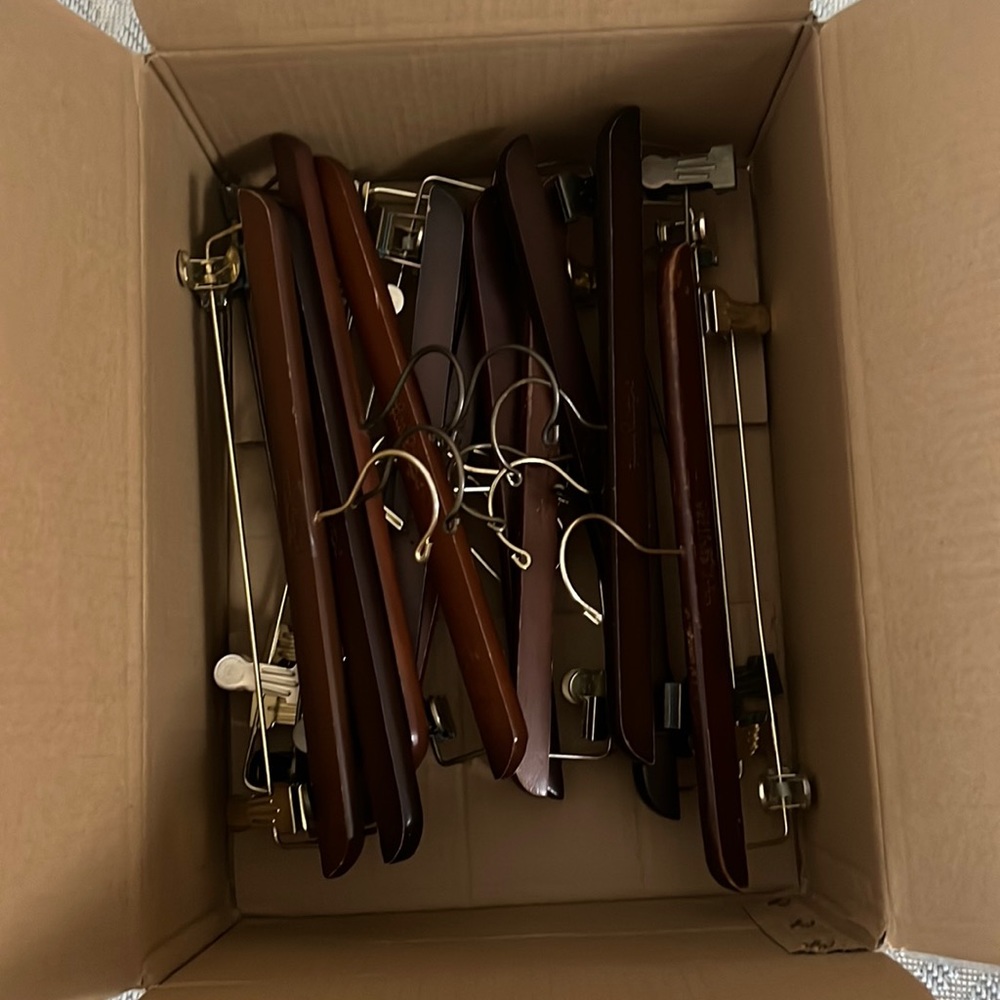 Lilly hangers box number 3